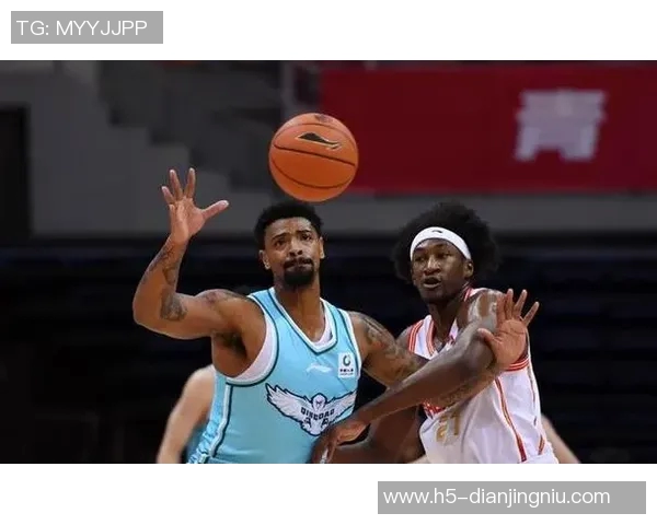 广东队惨遭逆转压哨进球掩盖全队低迷表现三分球无一命中半场落后26分